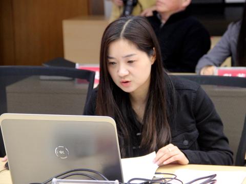 财务处副处长周懿之汇报工作